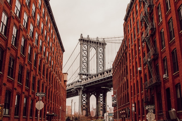 The view of Brooklyn Bridge between two buildings